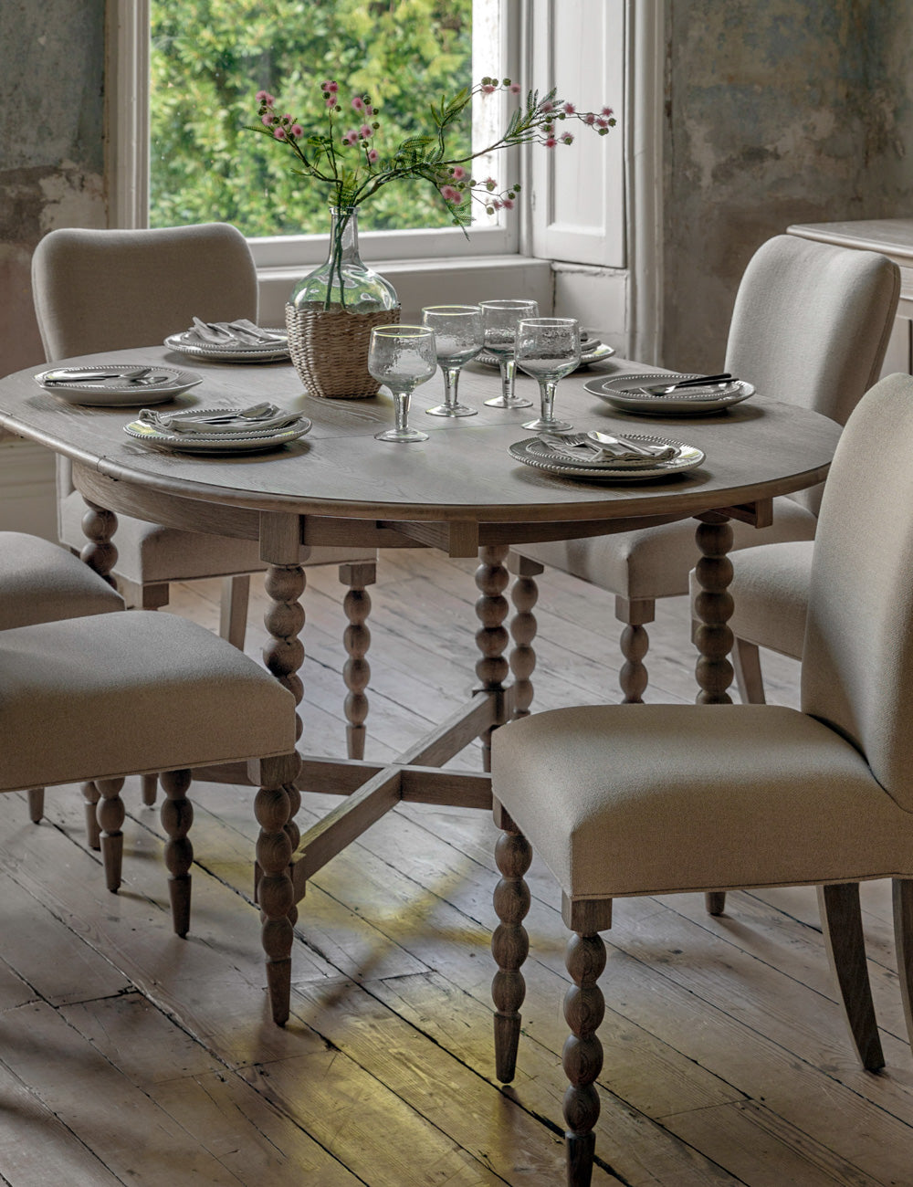 Frances Bobbin Extendable Round Dining Table