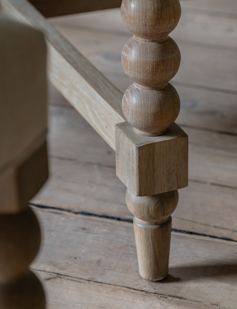 Frances Bobbin Extendable Round Dining Table