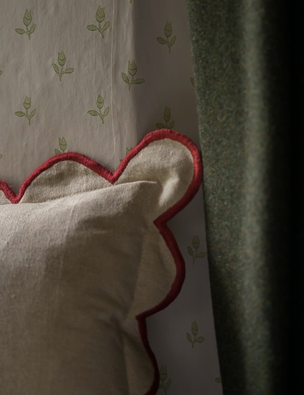 Scallop Cushion in Rust