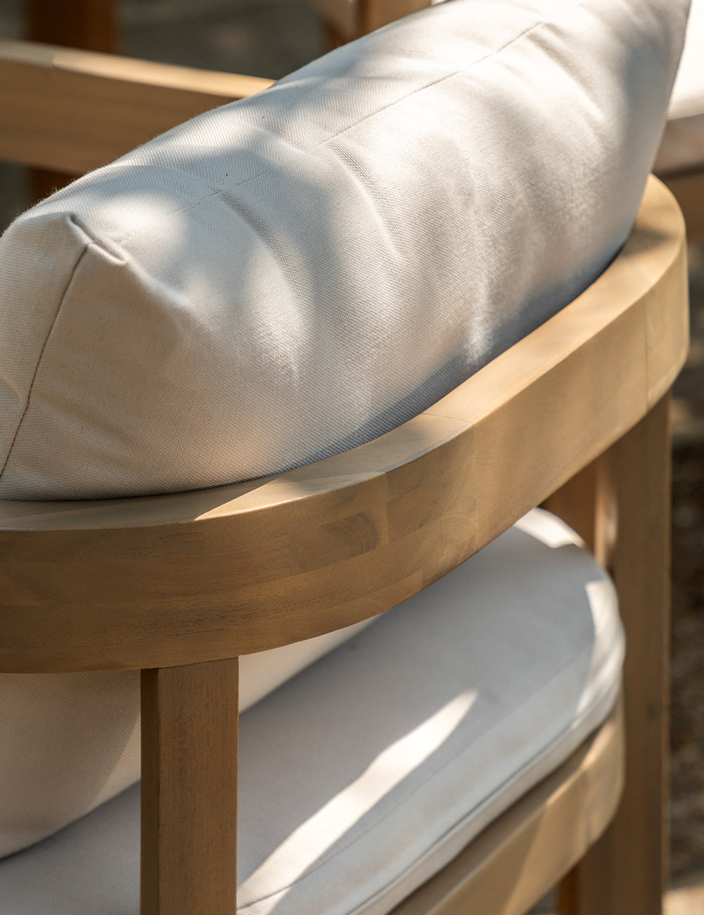 Lombo Dining Set